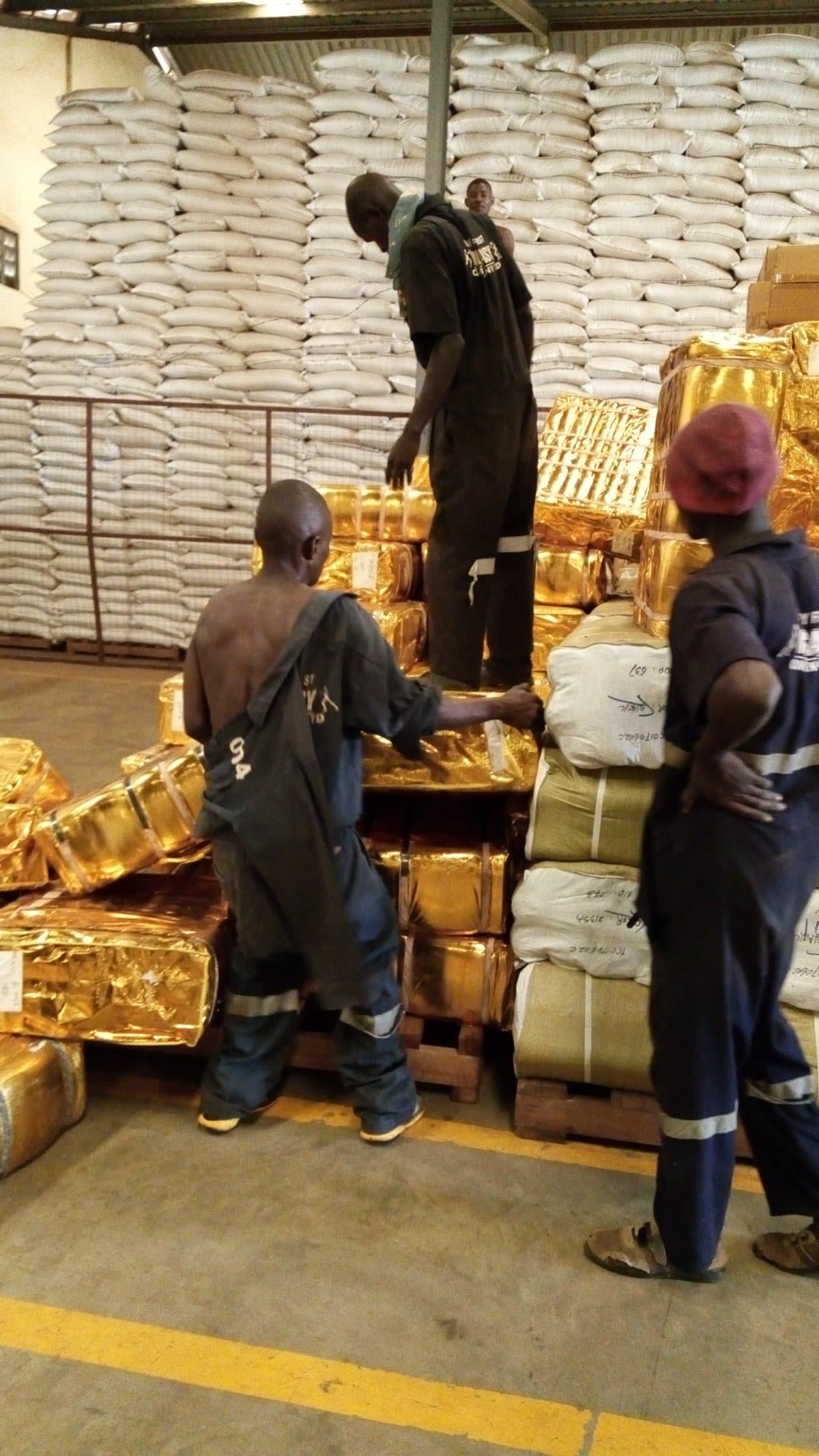 Thu mua vải vụn, vải tồn kho và hàng dệt may thanh lý trong kho