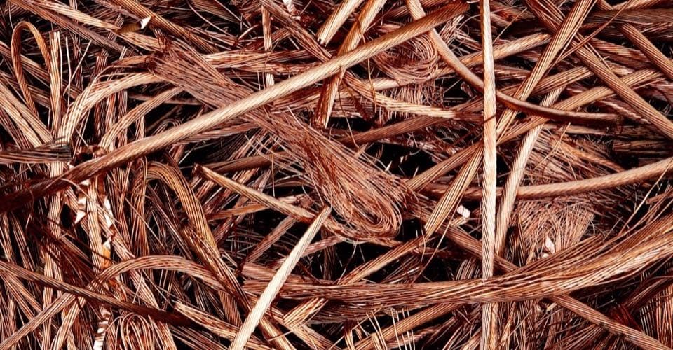 Đồng vàng phế liệu đã được phân loại tại kho